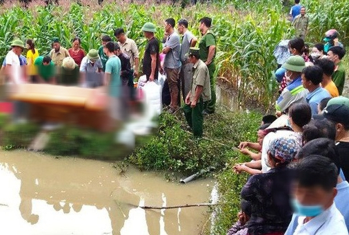 2 chị em gái chết đuối dưới ao trước nhà