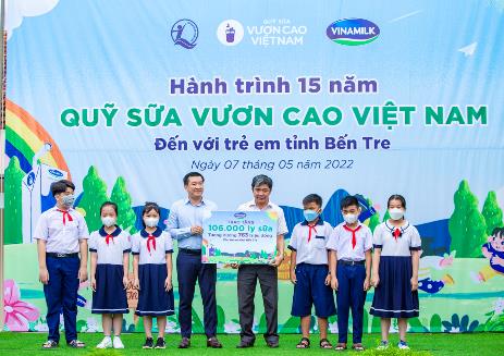Vinamilk khởi động h&agrave;nh tr&igrave;nh năm thứ 15 của Quỹ sữa vươn cao Việt Nam tại nhiều địa phương - Ảnh 1.