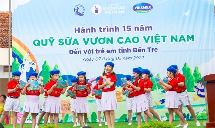 Vinamilk khởi động h&agrave;nh tr&igrave;nh năm thứ 15 của Quỹ sữa vươn cao Việt Nam tại nhiều địa phương - Ảnh 3.