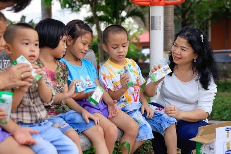 Vinamilk khởi động h&agrave;nh tr&igrave;nh năm thứ 15 của Quỹ sữa vươn cao Việt Nam tại nhiều địa phương - Ảnh 5.