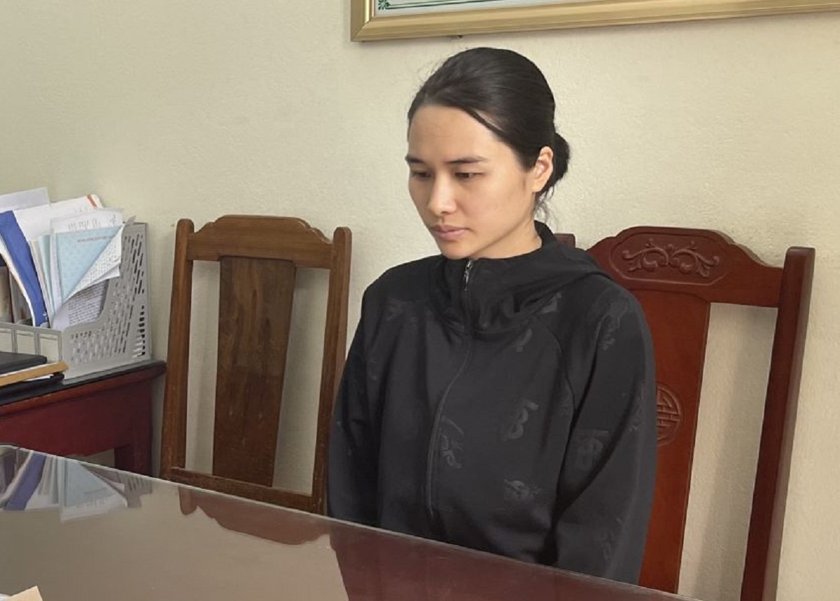 Kiều nữ gom t&agrave;i khoản ng&acirc;n h&agrave;ng tiếp tay cho lừa đảo h&agrave;ng chục tỉ đồng - Ảnh 1.