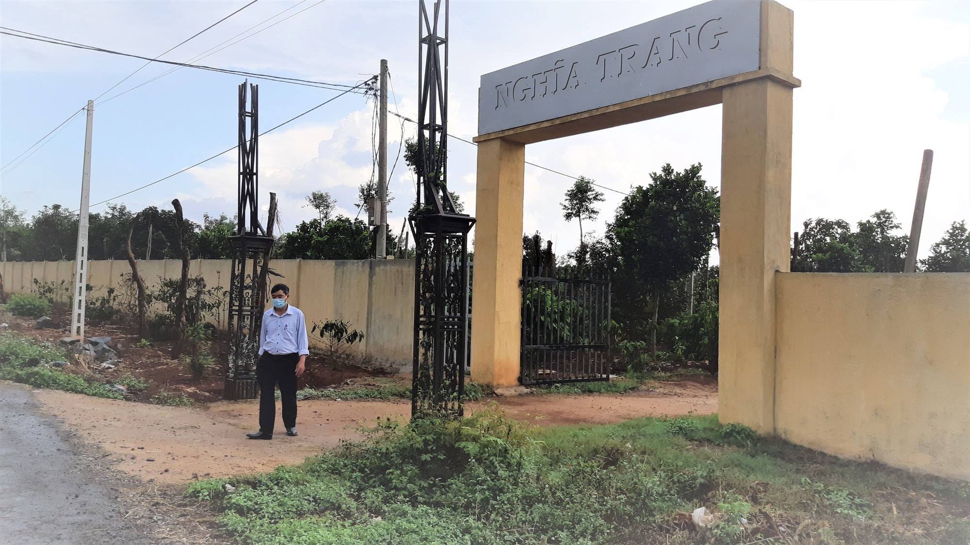 Vận động người dân đổi đất xây nghĩa trang rồi thu hồi... đất đã đổi!