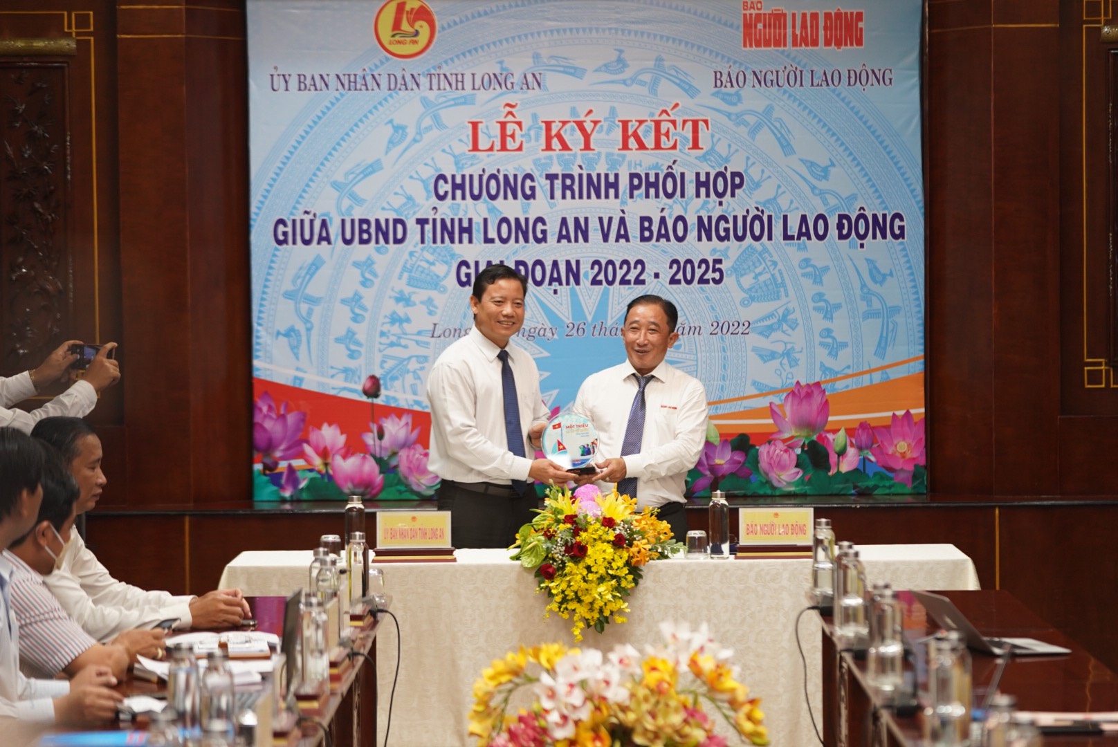 B&aacute;o Người Lao Động k&yacute; kết phối hợp với UBND tỉnh Long An giai đoạn 2022-2025 - Ảnh 4.