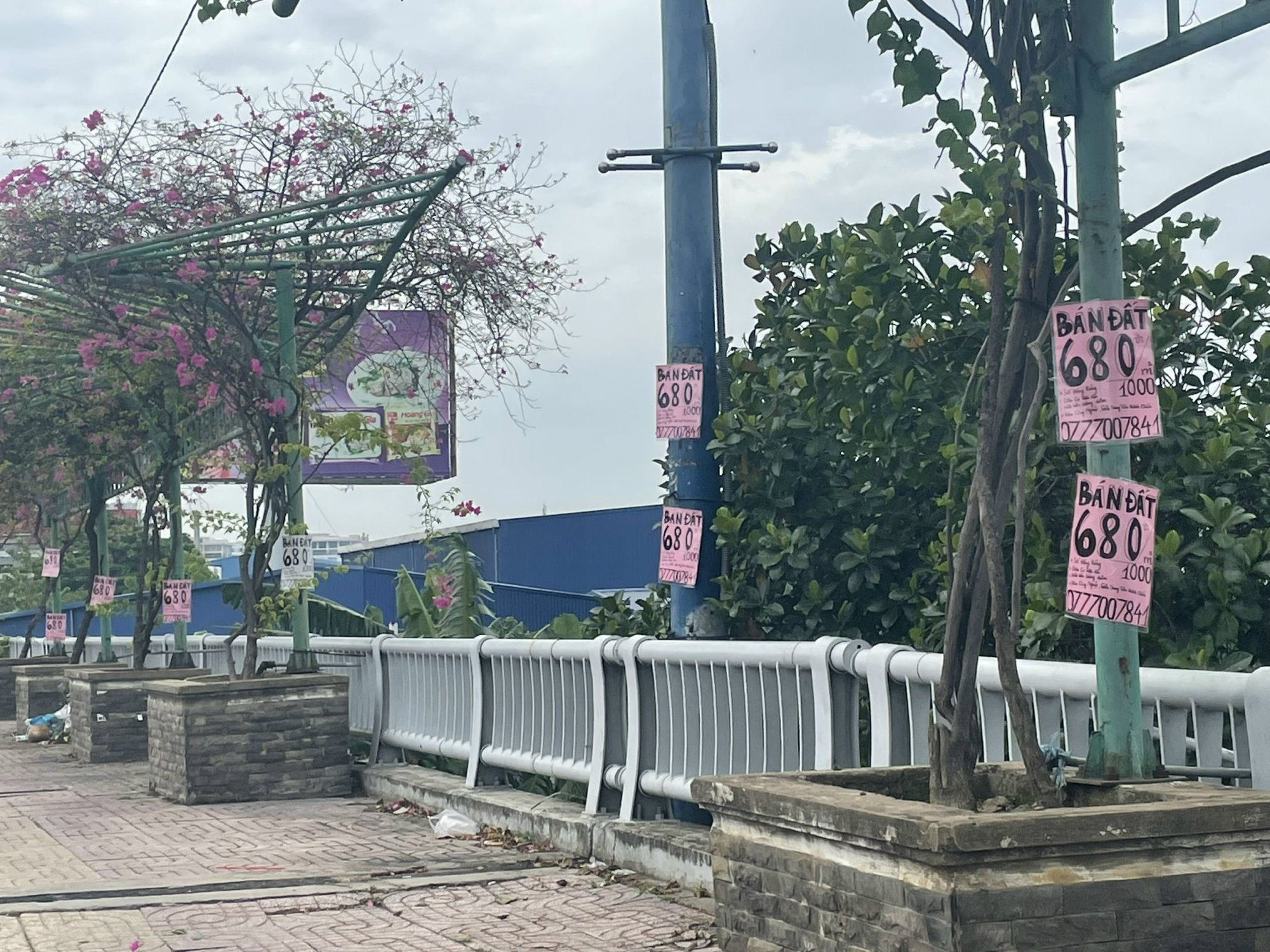 Sau 1 đ&ecirc;m, cầu Tham Lương bị h&agrave;nh hạ thấy thương - Ảnh 3.