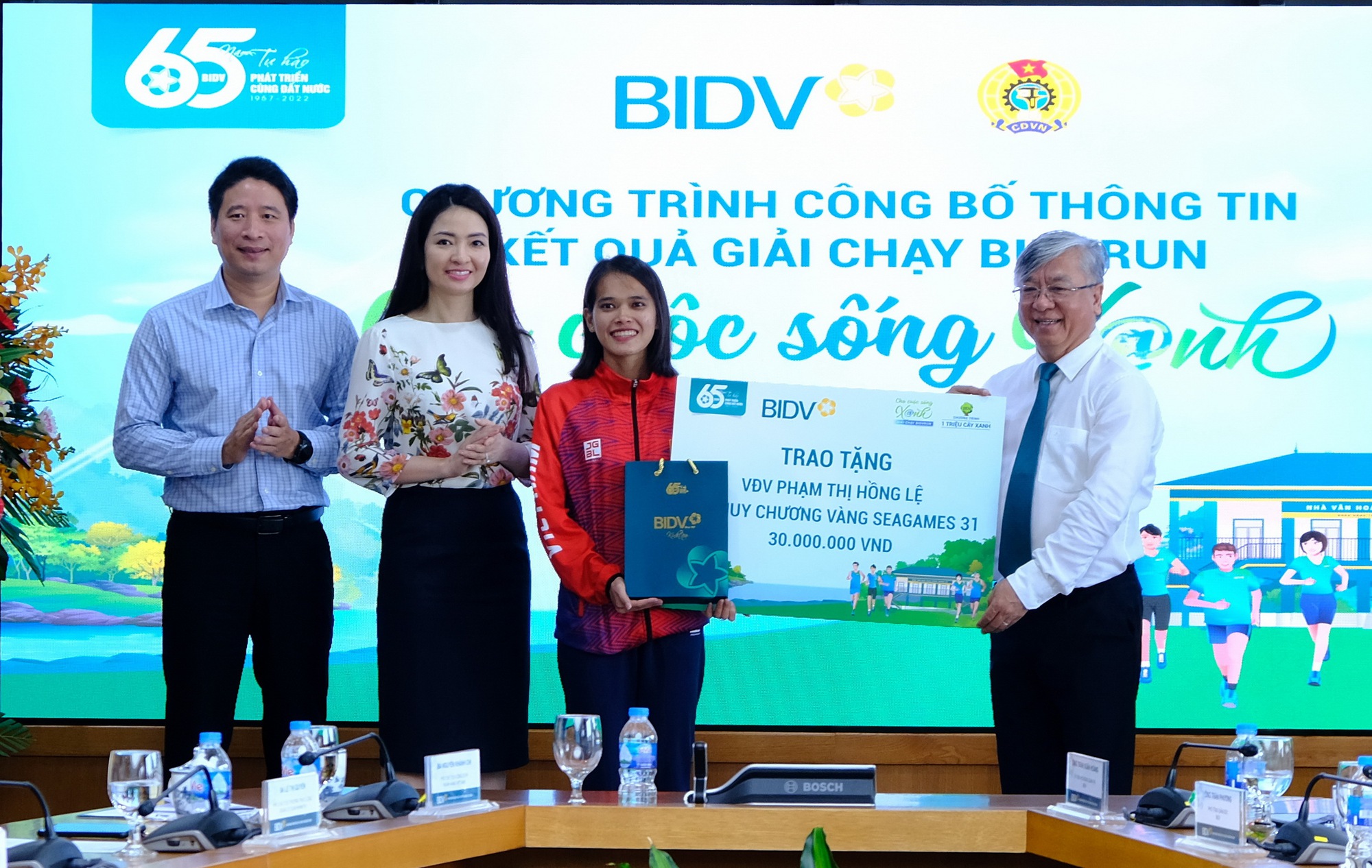 Giải chạy thiện nguyện góp 8,2 tỉ đồng xây nhà cộng đồng tránh lũ