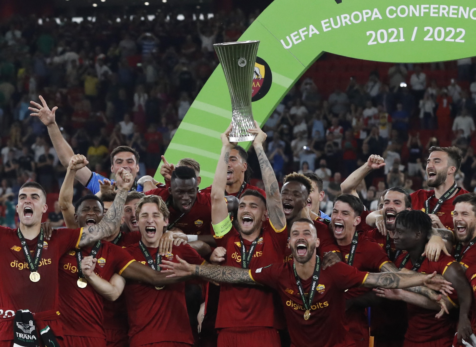 AS Roma vô địch Europa Conference League, Jose Mourinho lập kỳ tích