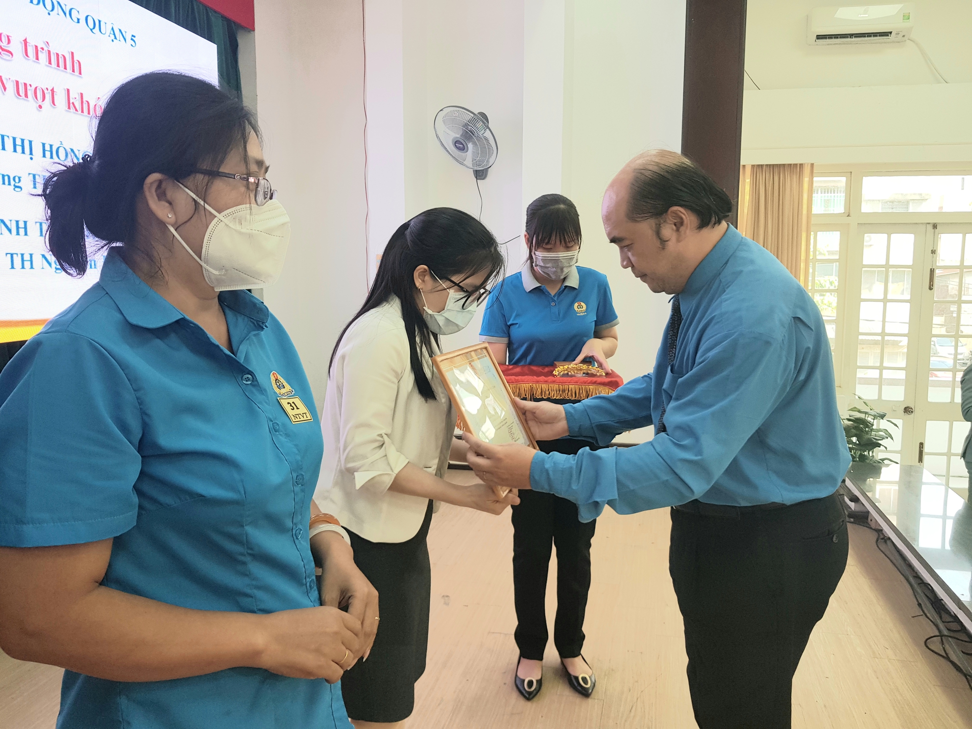 Tuy&ecirc;n dương điển h&igrave;nh học tập v&agrave; l&agrave;m theo lời B&aacute;c - Ảnh 1.