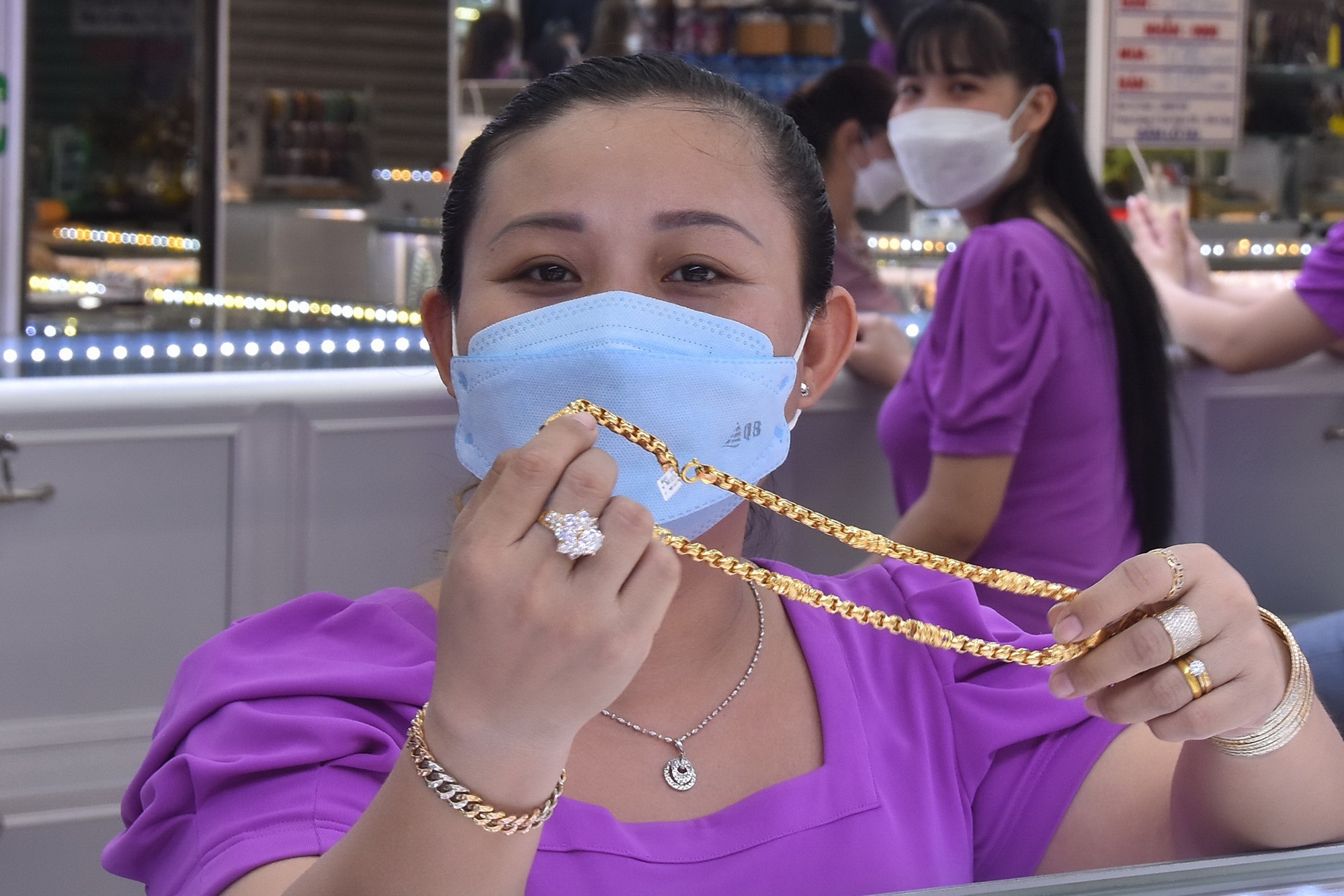 Giá vàng hôm nay 26-5: Giảm trở lại khi USD đảo chiều tăng giá