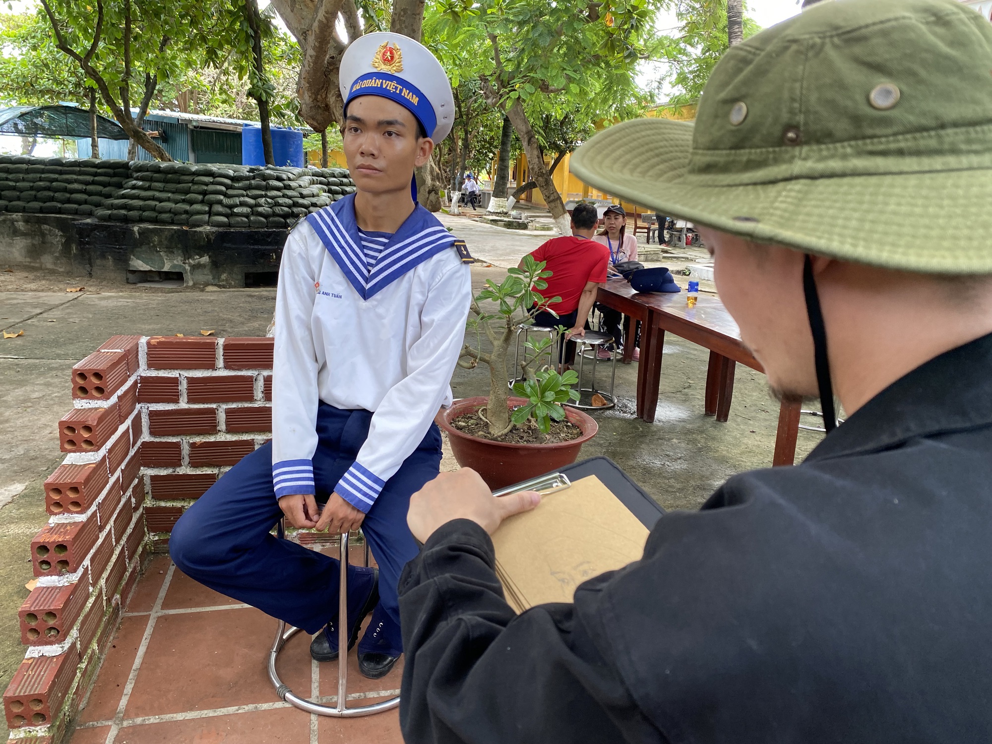 Đo&agrave;n Ban Tuy&ecirc;n gi&aacute;o Trung ương kết th&uacute;c chuyến thăm quần đảo Trường Sa - Nh&agrave; gi&agrave;n DK1 - Ảnh 15.
