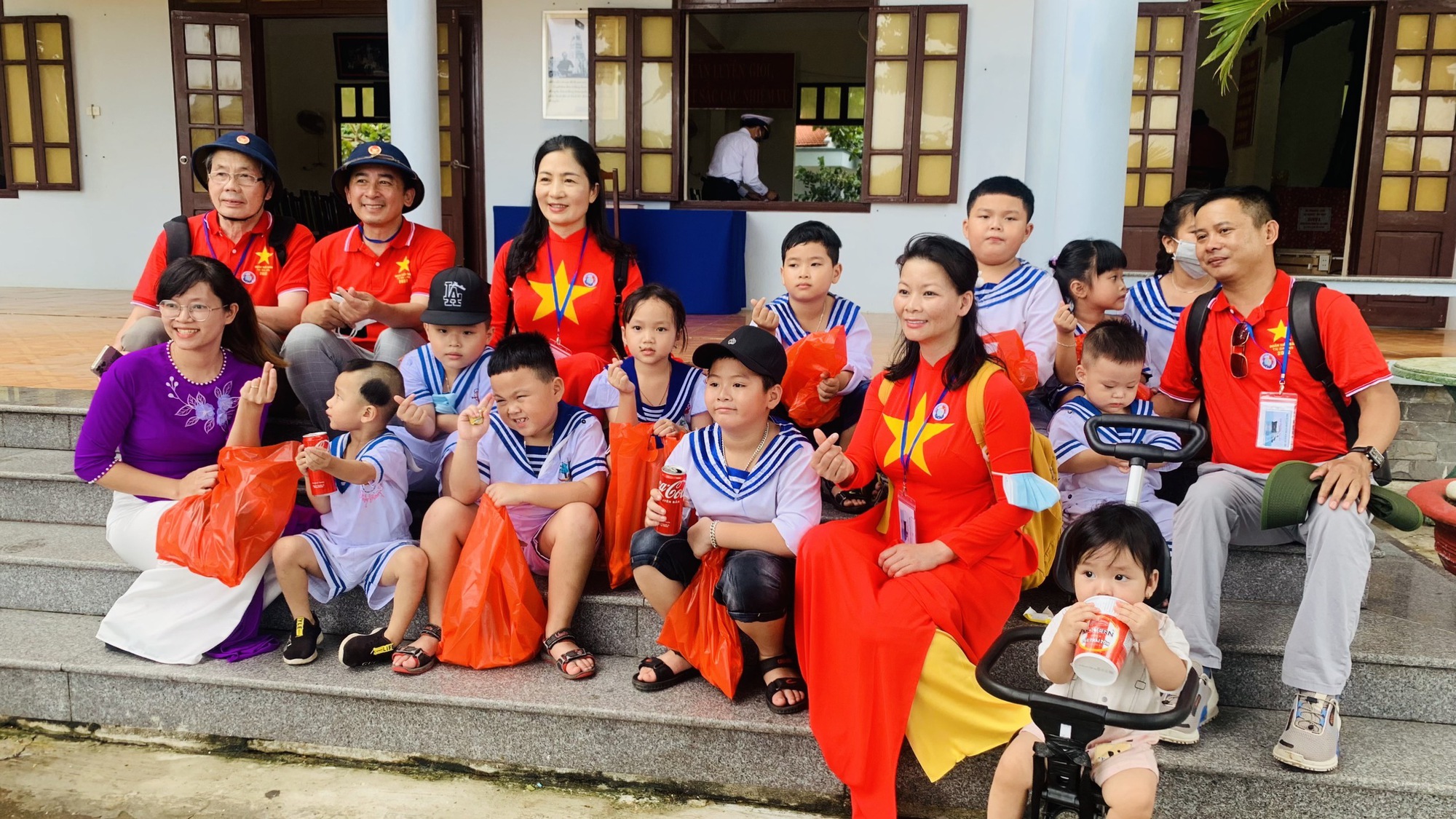 Đo&agrave;n Ban Tuy&ecirc;n gi&aacute;o Trung ương kết th&uacute;c chuyến thăm quần đảo Trường Sa - Nh&agrave; gi&agrave;n DK1 - Ảnh 14.