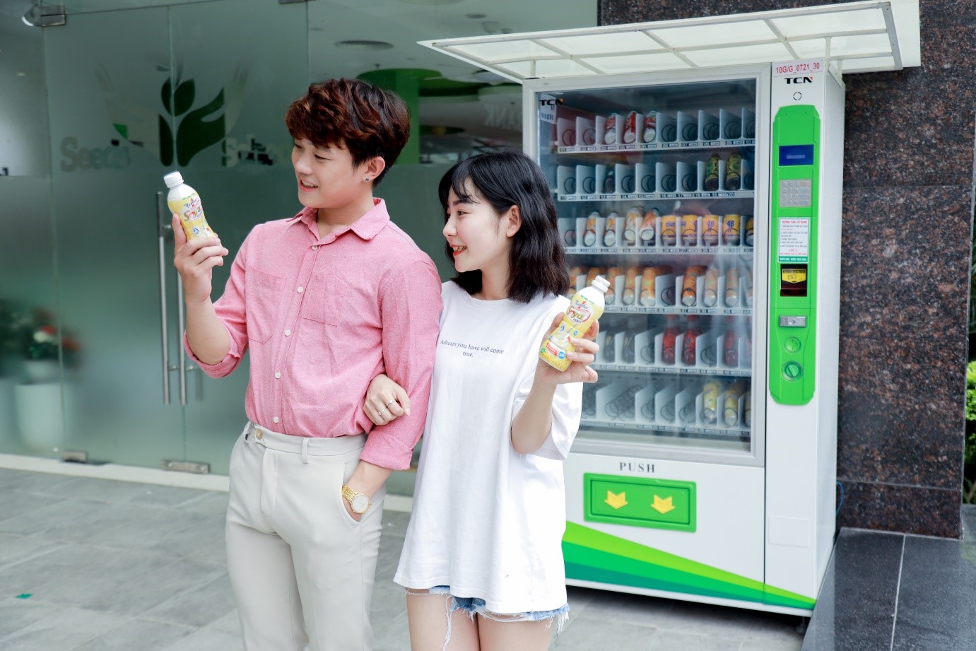 Hương vị tuổi thơ từng khiến người trẻ thương nhớ đ&atilde; trở lại với diện mạo cực cool - Ảnh 2.