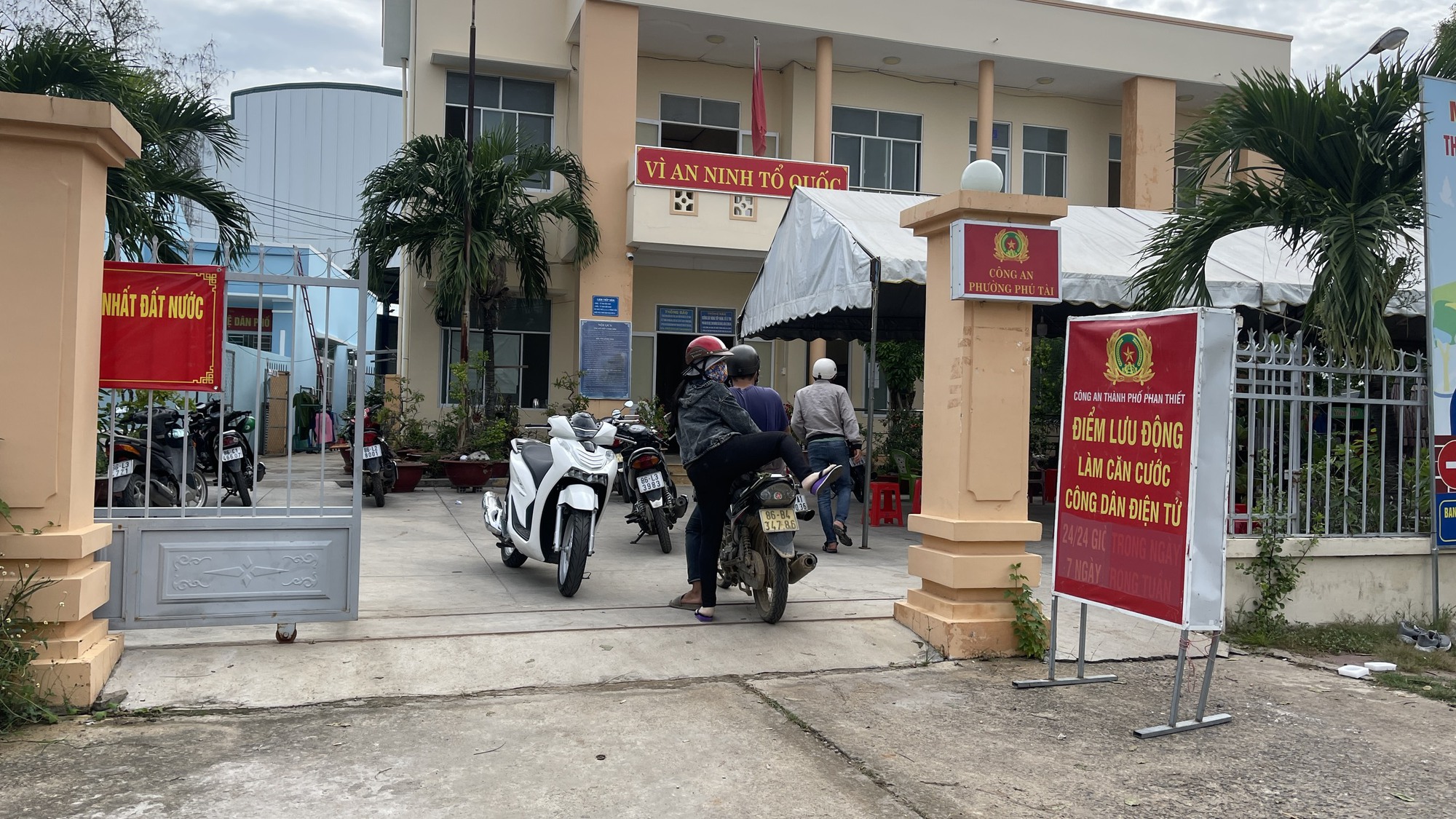 Để lại thư tuyệt mệnh nhảy cầu, nam thanh ni&ecirc;n bất ngờ trở về nh&agrave; sau 3 ng&agrave;y - Ảnh 2.