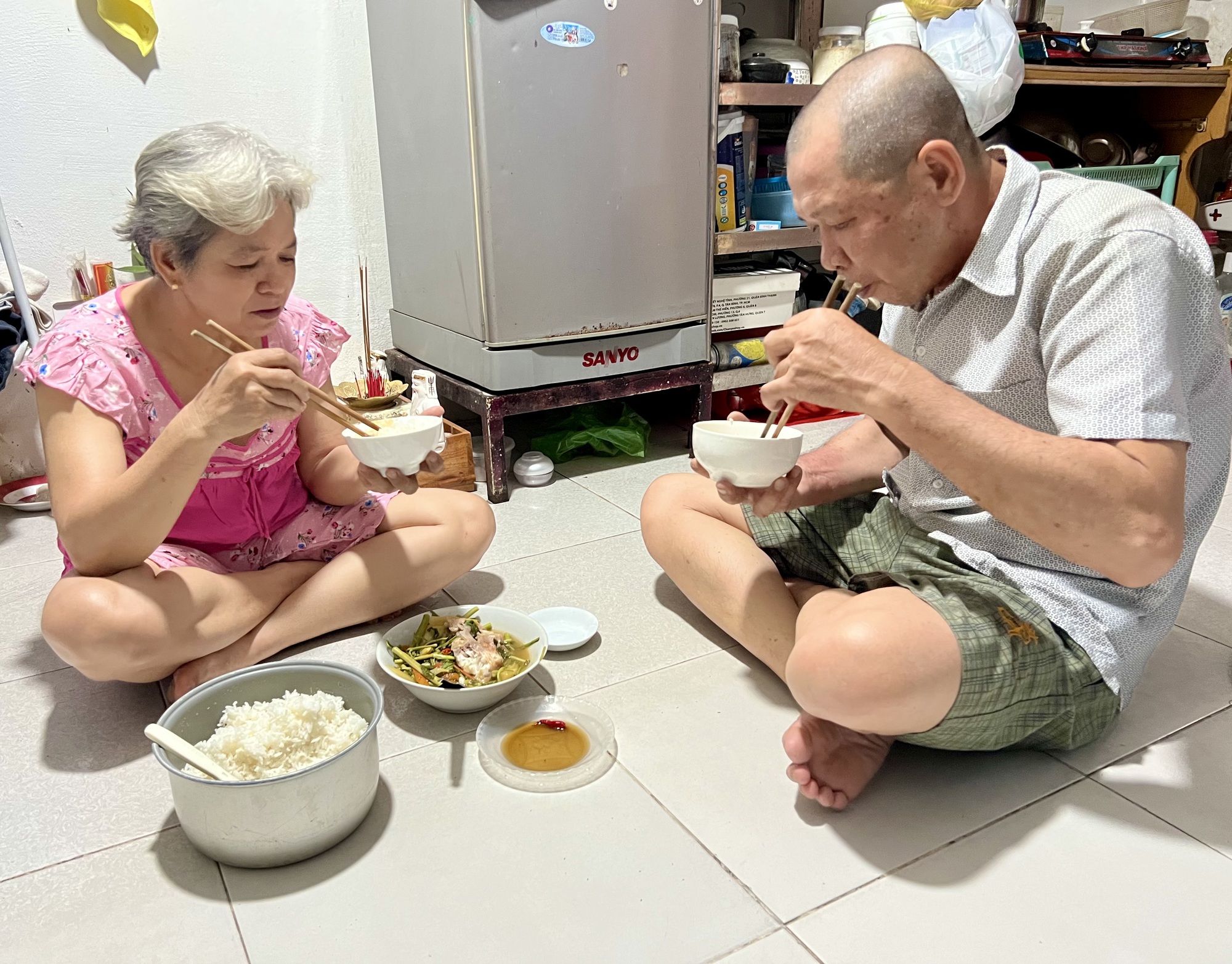 Ồ ạt r&uacute;t BHXH một lần: H&atilde;y thử xuống l&agrave;m c&ocirc;ng nh&acirc;n một ng&agrave;y - Ảnh 3.
