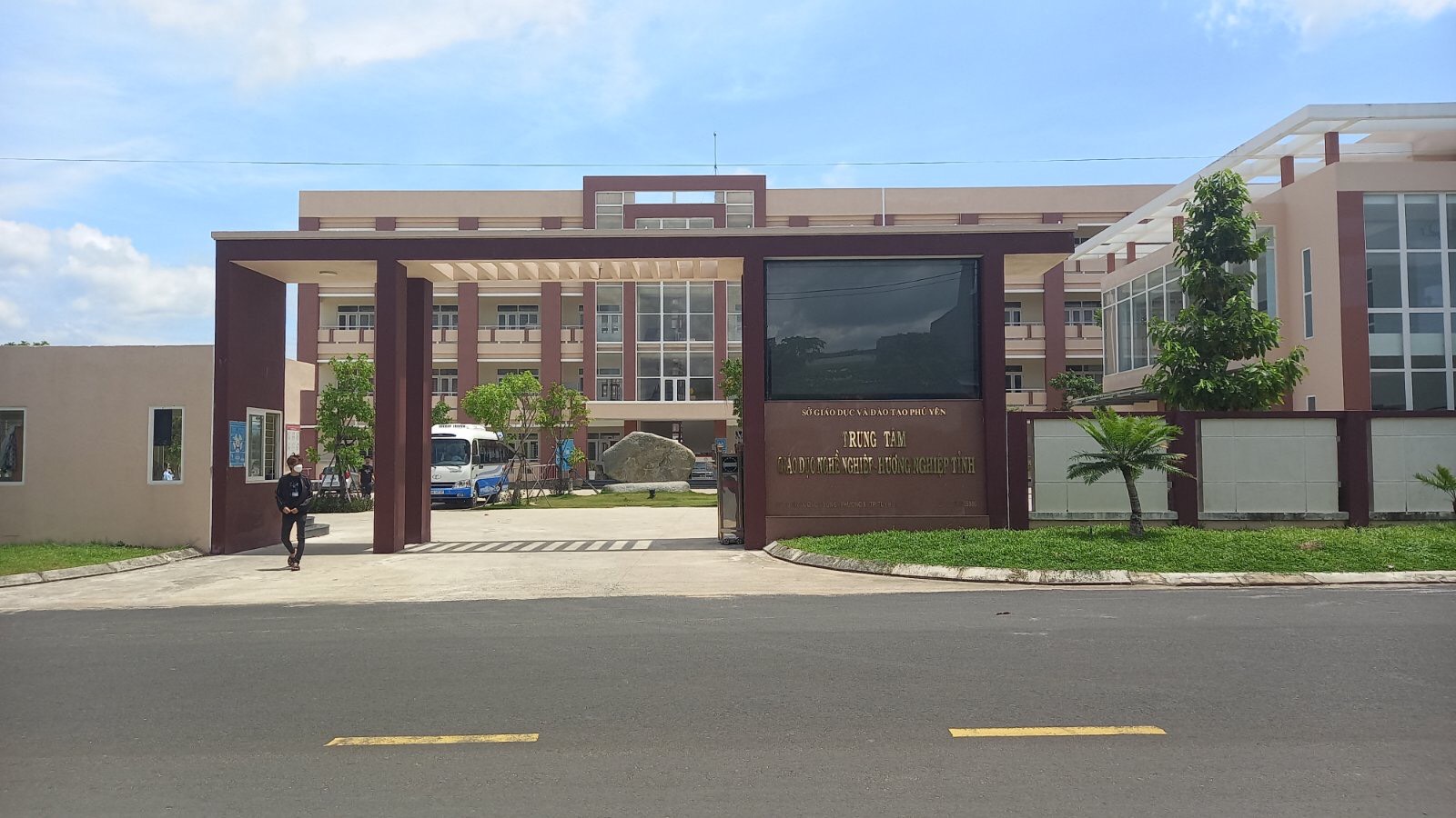 Khởi tố Giám đốc, Kế toán Trung tâm Kỹ thuật tổng hợp - Hướng nghiệp Phú Yên - Ảnh 2.