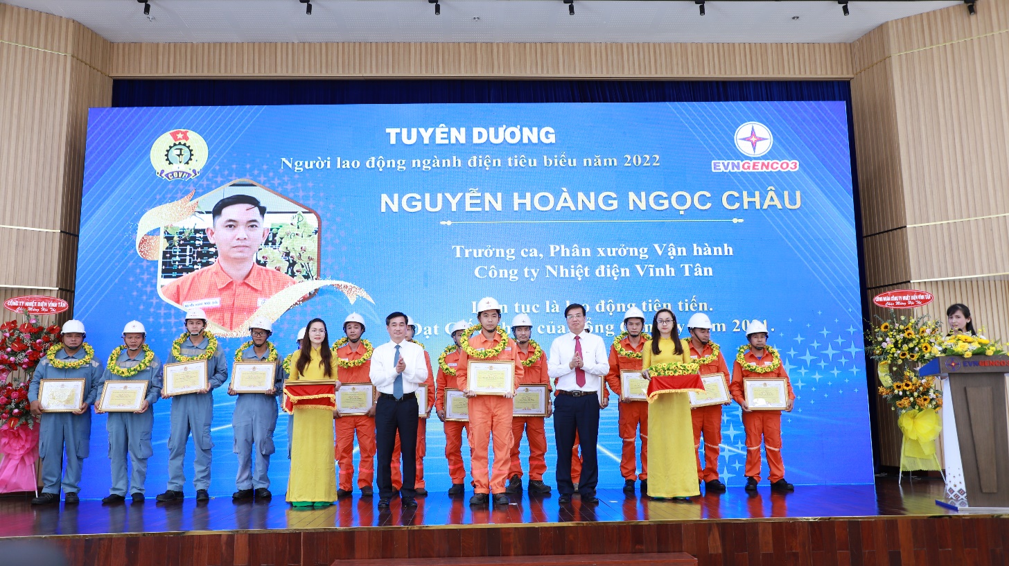 EVNGENCO3 khen thưởng 43 người lao động tiêu biểu và 20 an toàn vệ sinh viên giỏi