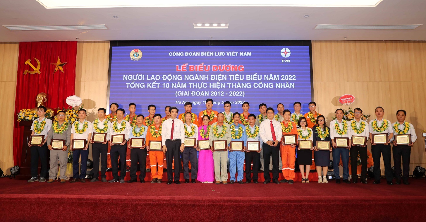 EVNGENCO3 khen thưởng 43 người lao động ti&ecirc;u biểu v&agrave; 20 an to&agrave;n vệ sinh vi&ecirc;n giỏi - Ảnh 4.