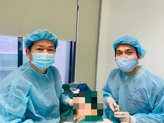 Cứu kịp thời c&ocirc; g&aacute;i bị người y&ecirc;u ch&eacute;m r&aacute;ch toạc nửa mặt - Ảnh 3.