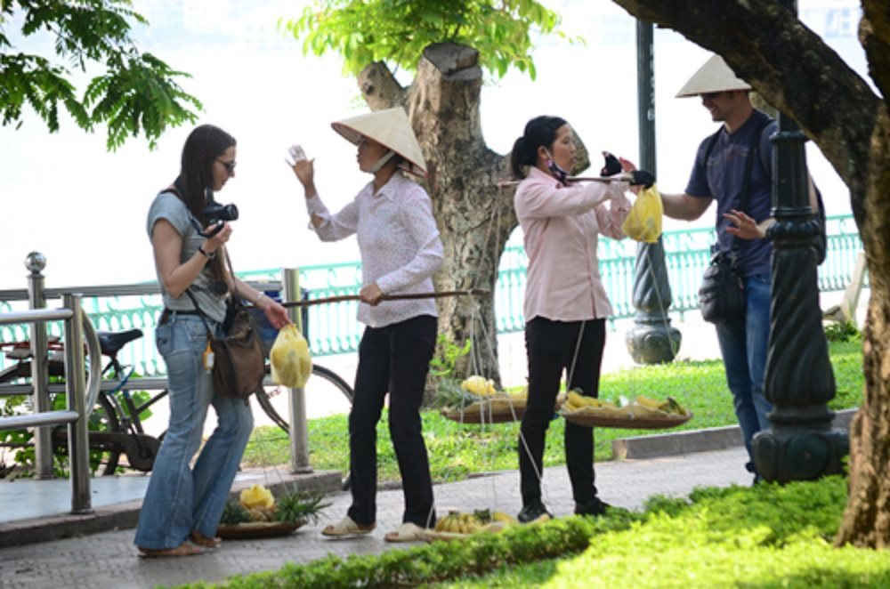 Coi chừng hàng rong làm hại du lịch!