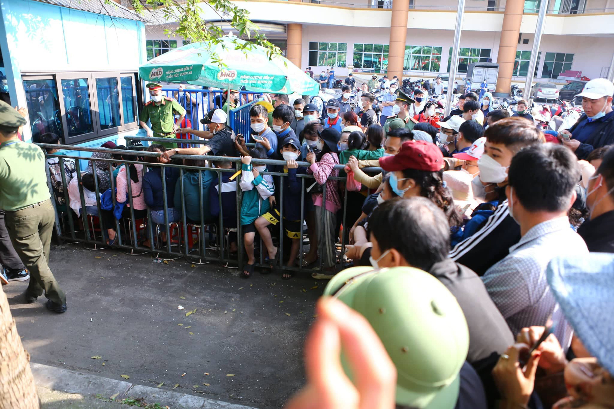 Sốt v&eacute; xem U23 Việt Nam đấu Indonesia - Ảnh 1.