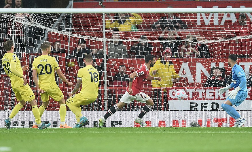 Ronaldo rực s&aacute;ng ở Old Trafford, Man United vẫn kh&oacute; mơ tranh Top 4 - Ảnh 3.