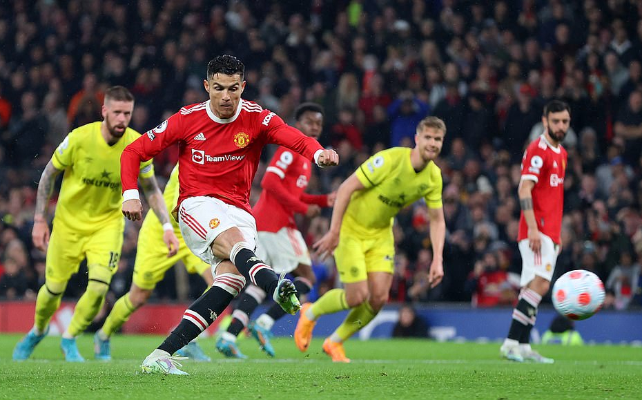 Ronaldo rực s&aacute;ng ở Old Trafford, Man United vẫn kh&oacute; mơ tranh Top 4 - Ảnh 5.