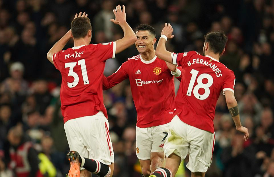 Ronaldo rực s&aacute;ng ở Old Trafford, Man United vẫn kh&oacute; mơ tranh Top 4 - Ảnh 7.
