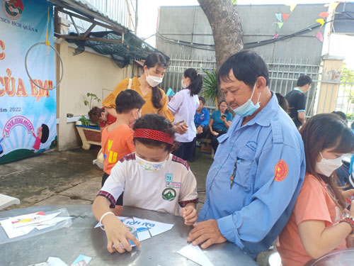 Bừng sáng niềm vui trẻ thơ