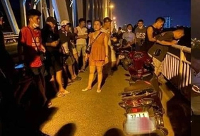 Để lại xe máy trên cầu, cô gái trẻ mất tích bí ẩn trong đêm