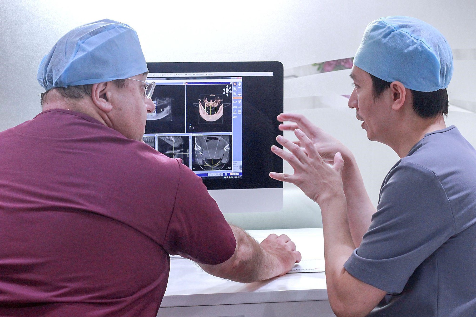 Giải pháp tối ưu trong điều trị mất răng toàn hàm từ nghiên cứu khoa học của Tiến sĩ Trần Hùng Lâm - Ảnh 2.