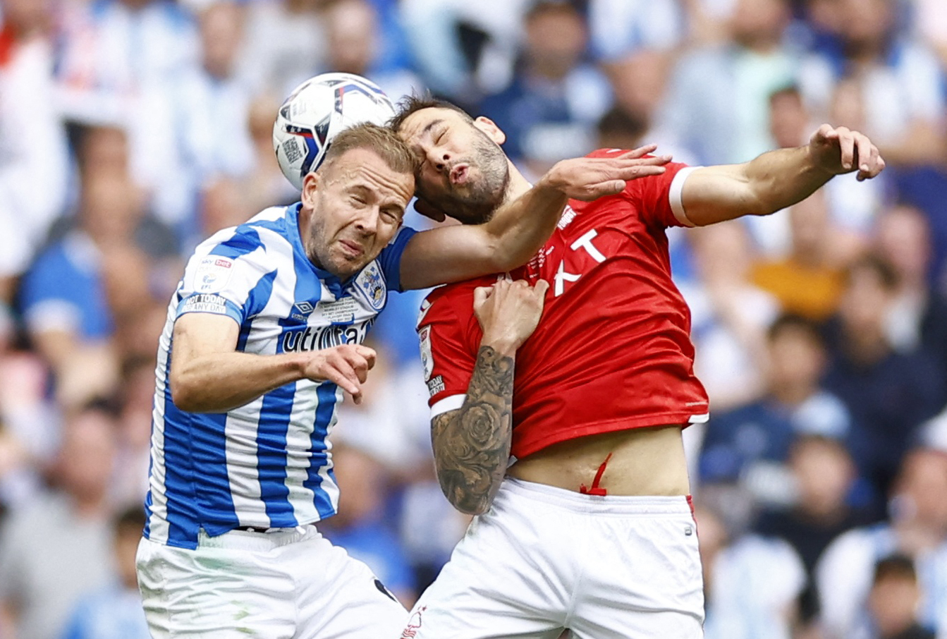 Mất 2 quả phạt đền, Huddersfield vuột v&eacute; v&agrave;ng 5.000 tỉ đồng - Ảnh 4.