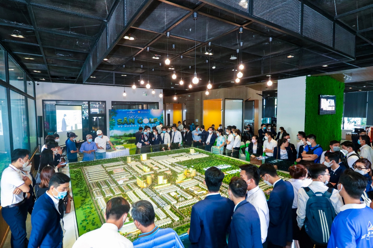 Sức hấp dẫn của ngành bất động sản đối với người lao động trẻ