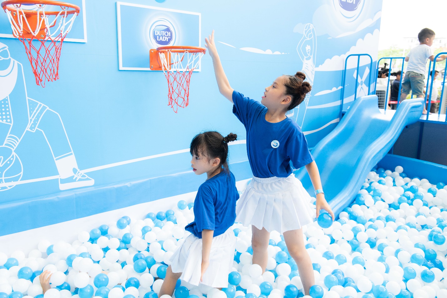 Phát sốt với ly sữa khổng lồ có 1-0-2 trong ngày hội “Ngại gì thử thách” - Ảnh 3.