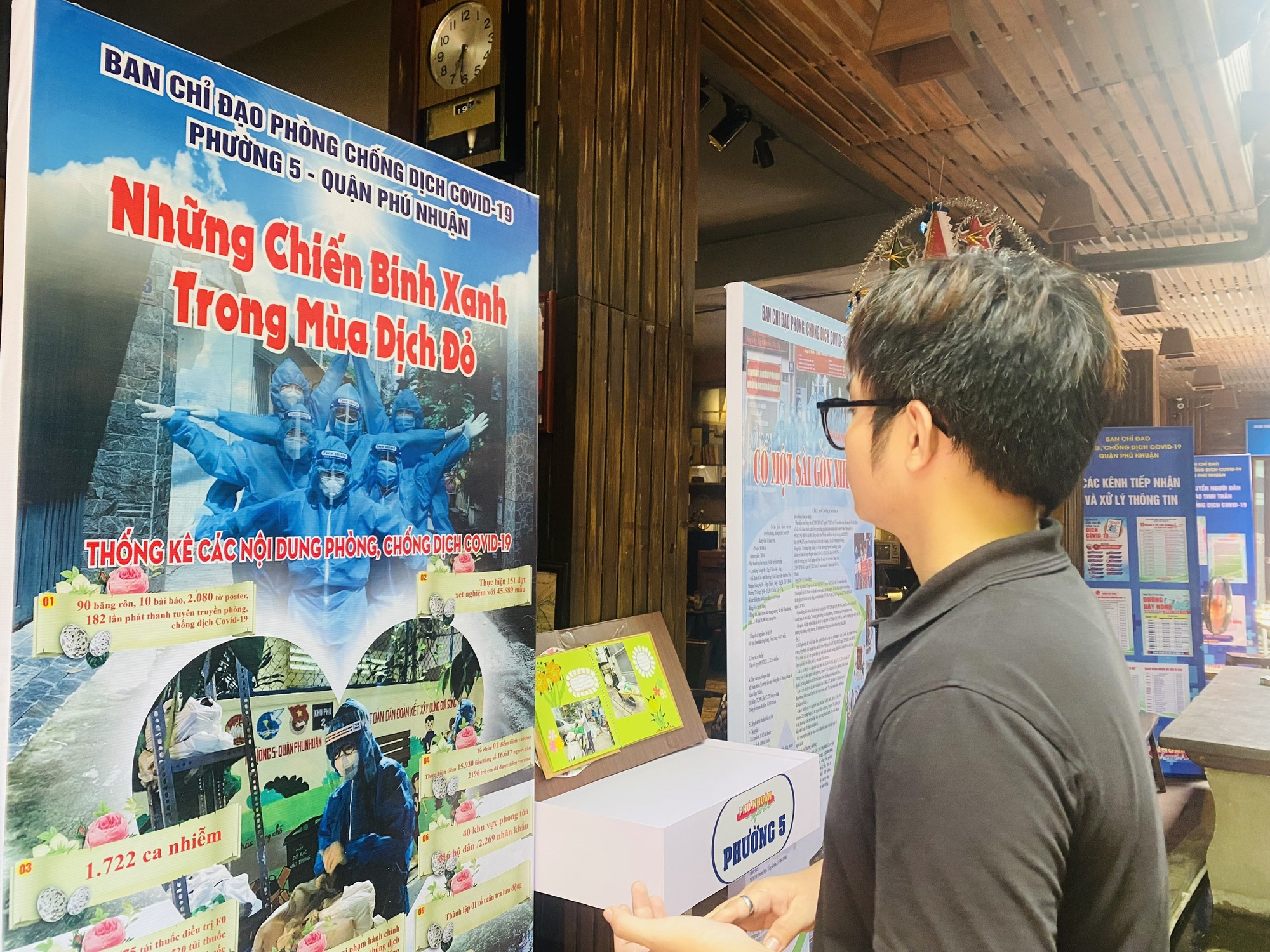 Triển l&atilde;m Cuộc chiến chống dịch Covid-19 &ndash; Một năm nh&igrave;n lại - Ảnh 1.