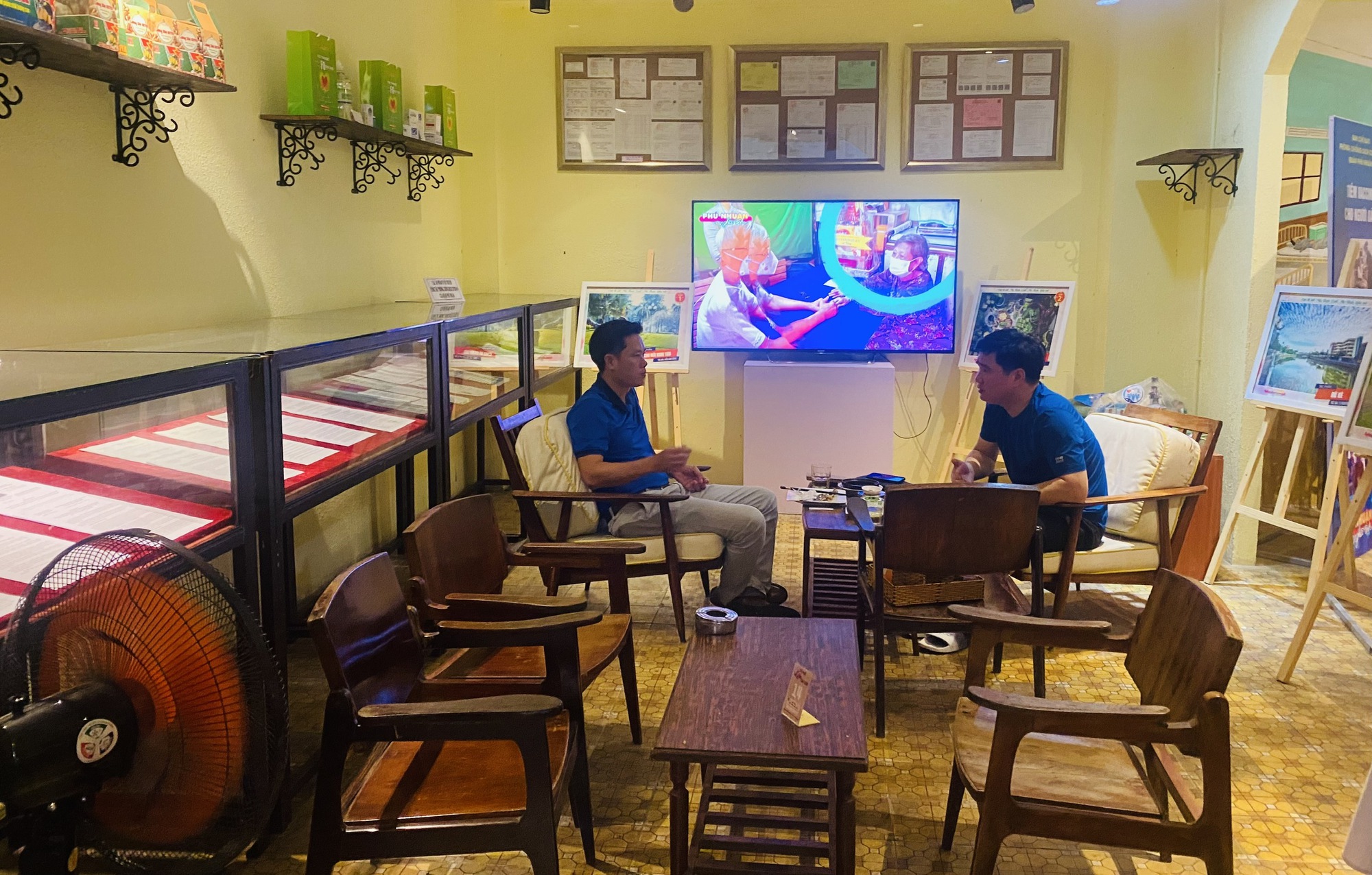 Triển l&atilde;m Cuộc chiến chống dịch Covid-19 &ndash; Một năm nh&igrave;n lại - Ảnh 3.