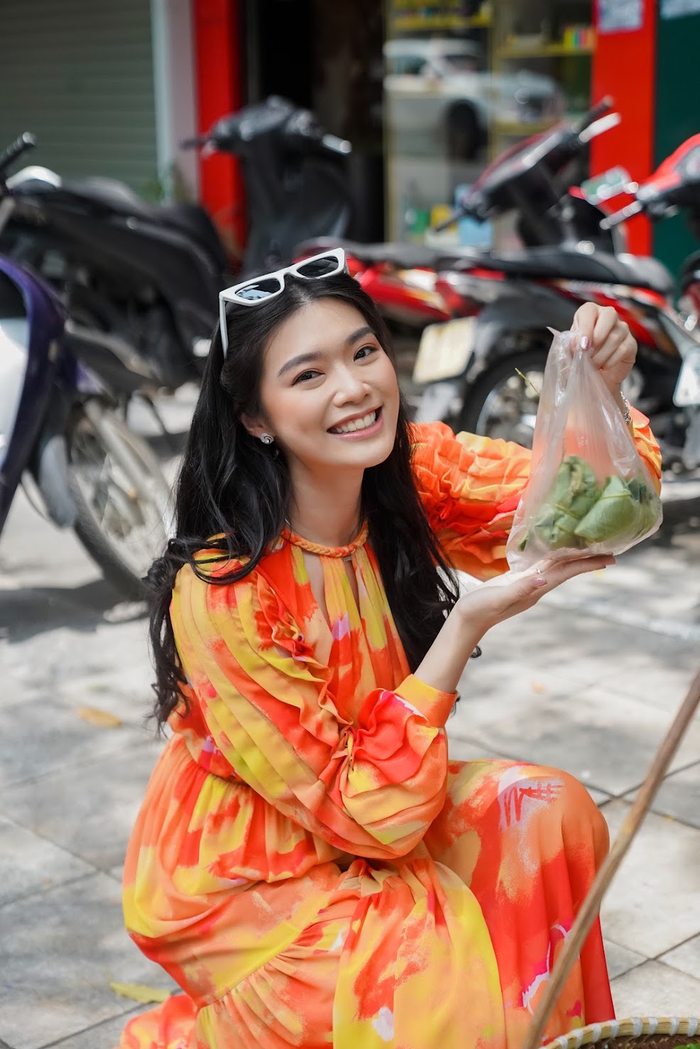 Hoa hậu Indonesia - Top 6 Miss World 2021 - h&agrave;o hứng kh&aacute;m ph&aacute; ẩm thực H&agrave; Nội - Ảnh 3.