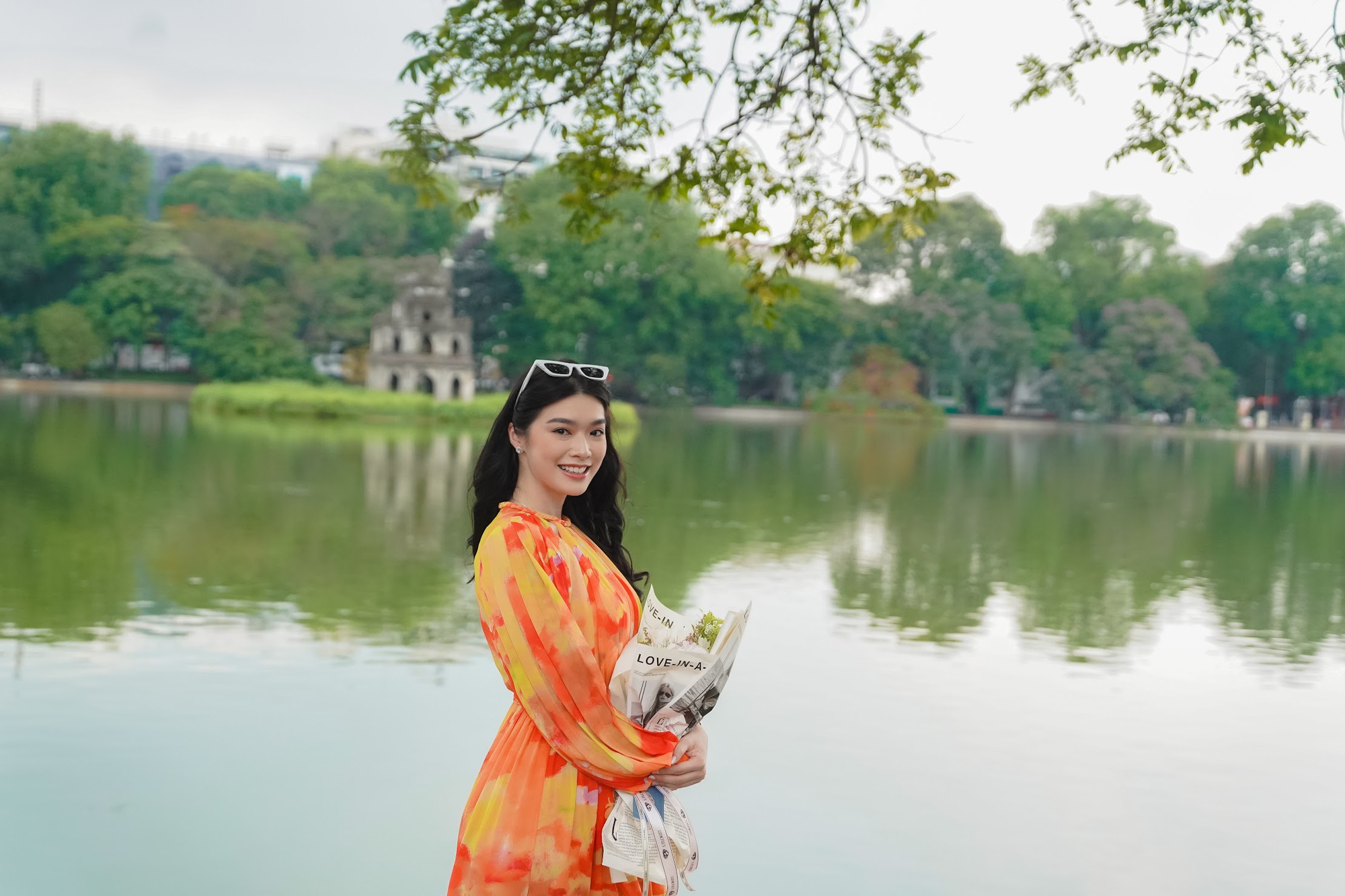 Hoa hậu Indonesia - Top 6 Miss World 2021 - h&agrave;o hứng kh&aacute;m ph&aacute; ẩm thực H&agrave; Nội - Ảnh 6.