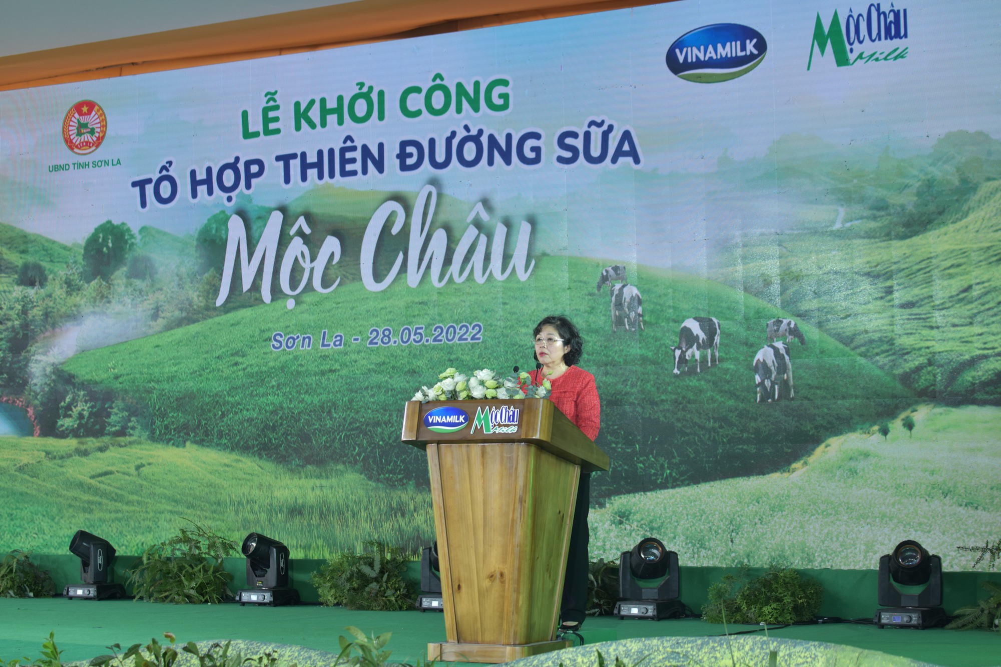 Mộc Ch&acirc;u Milk, Vinamilk ch&iacute;nh thức ra mắt v&agrave; khởi c&ocirc;ng dự &aacute;n tổ hợp thi&ecirc;n đường sữa Mộc Ch&acirc;u - Ảnh 4.