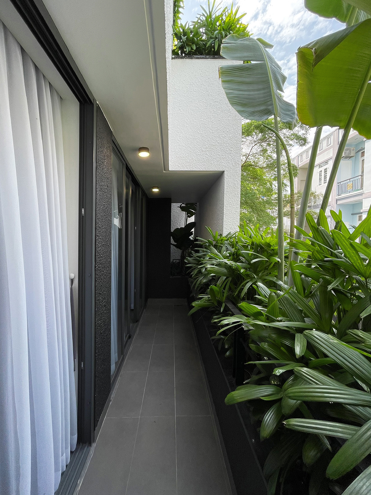 Nhà hướng Tây xanh mướt từ ngoài vào trong - Ảnh 3. Nhà hướng Tây xanh mướt từ ngoài vào trong - Ảnh 3.