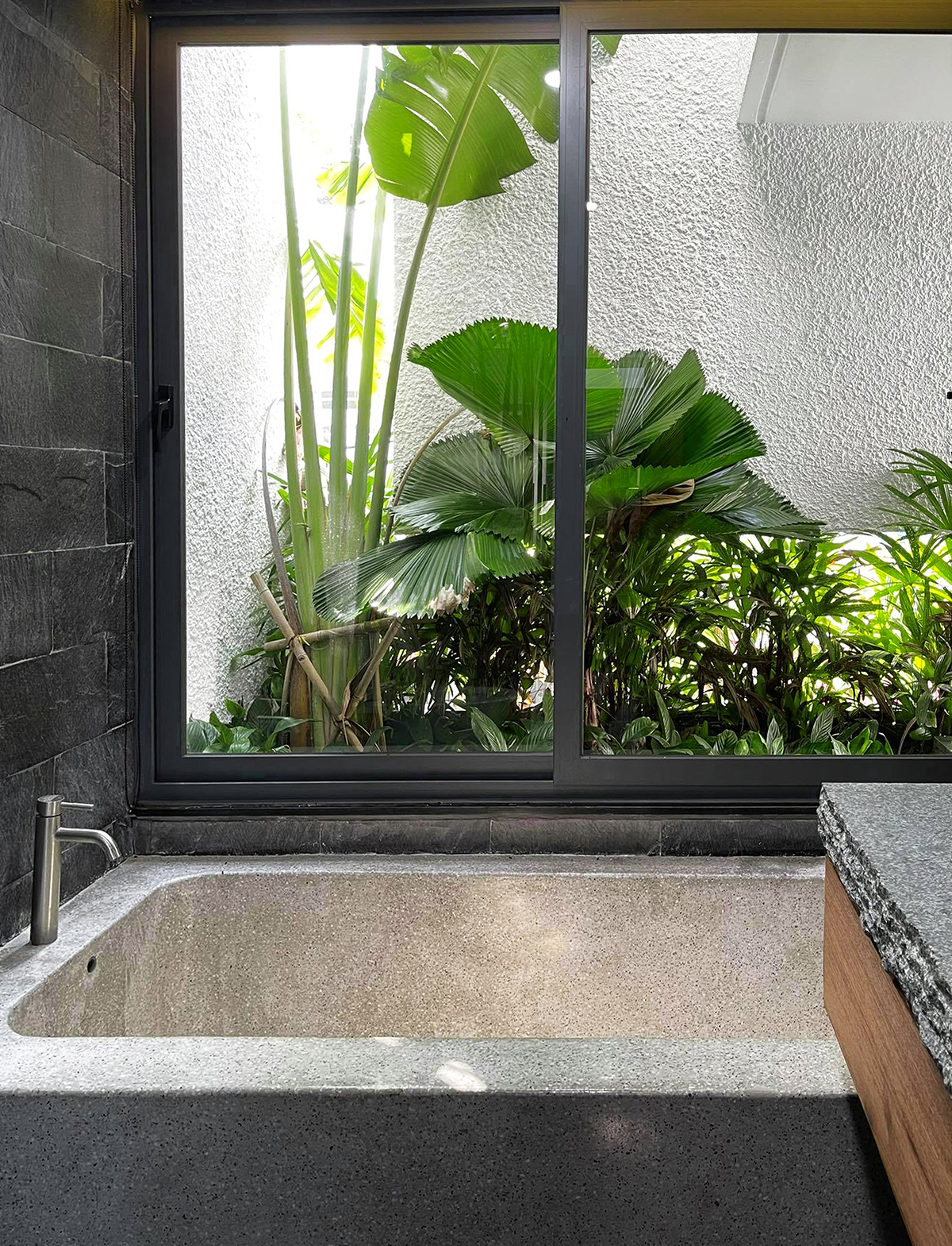 Nhà hướng Tây xanh mướt từ ngoài vào trong - Ảnh 8. Nhà hướng Tây xanh mướt từ ngoài vào trong - Ảnh 8.