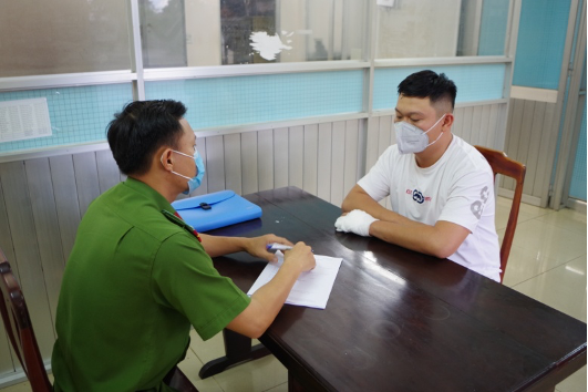 Diễn tiến vụ 3 người tr&ecirc;n &ocirc;t&ocirc; bị đ&aacute;nh gục tại TP Long Kh&aacute;nh - Ảnh 2.