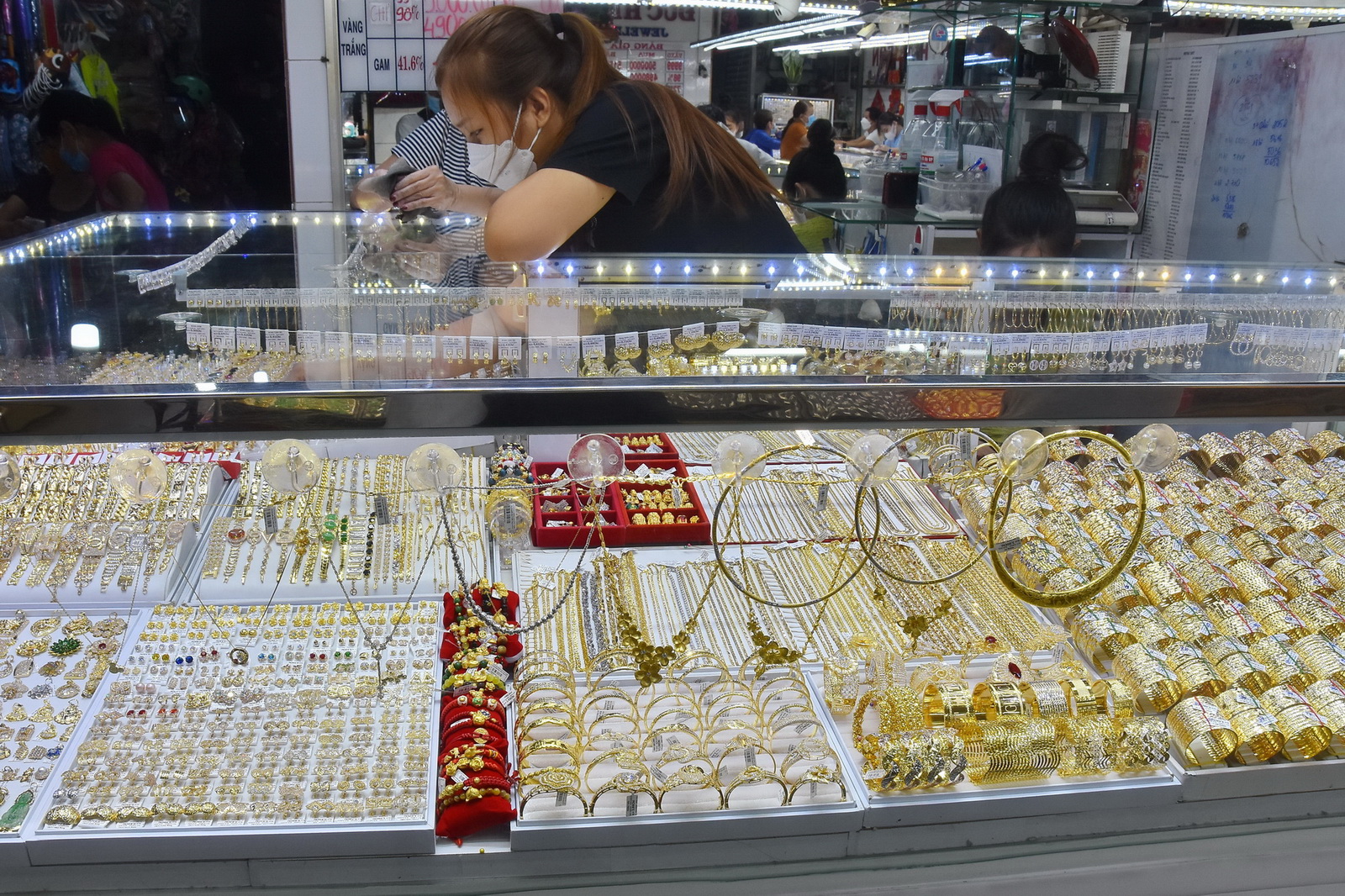 Giá vàng hôm nay 4-5: Tăng trở lại do lạm phát nóng lên