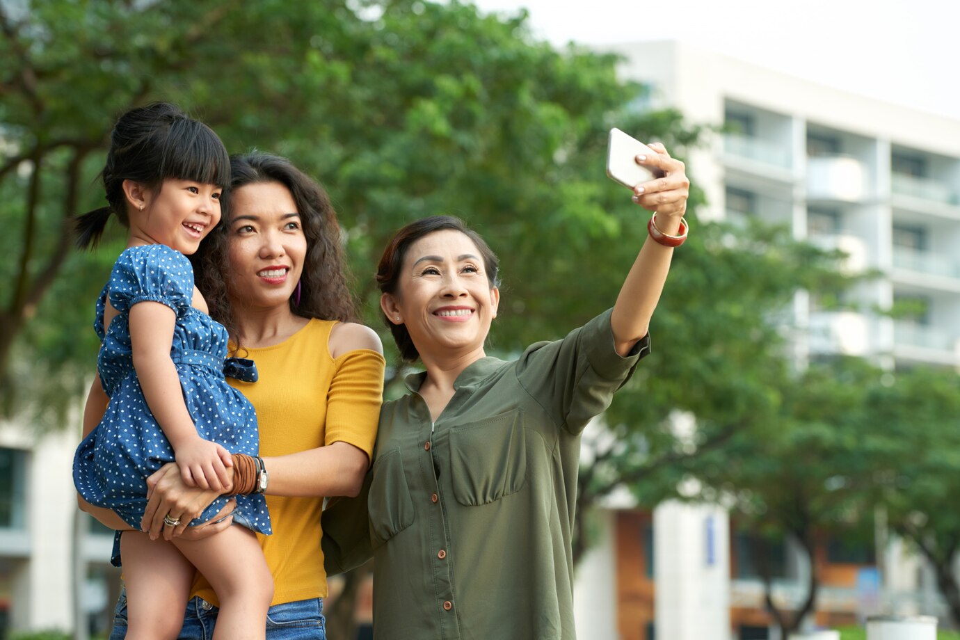 Mẹ chồng trị con trai ngoại tình - Ảnh 1.