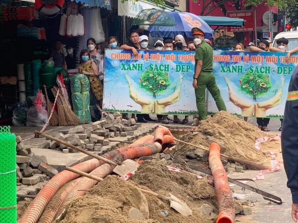 Phát hiện 1 phần thi thể nghi là của người dưới cống gần chợ Hàn, Đà Nẵng