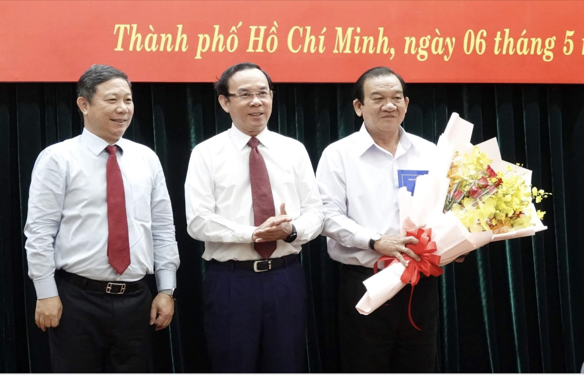 TP HCM: Trao quyết định cho ông Lê Minh Tấn nghỉ hưu trước tuổi