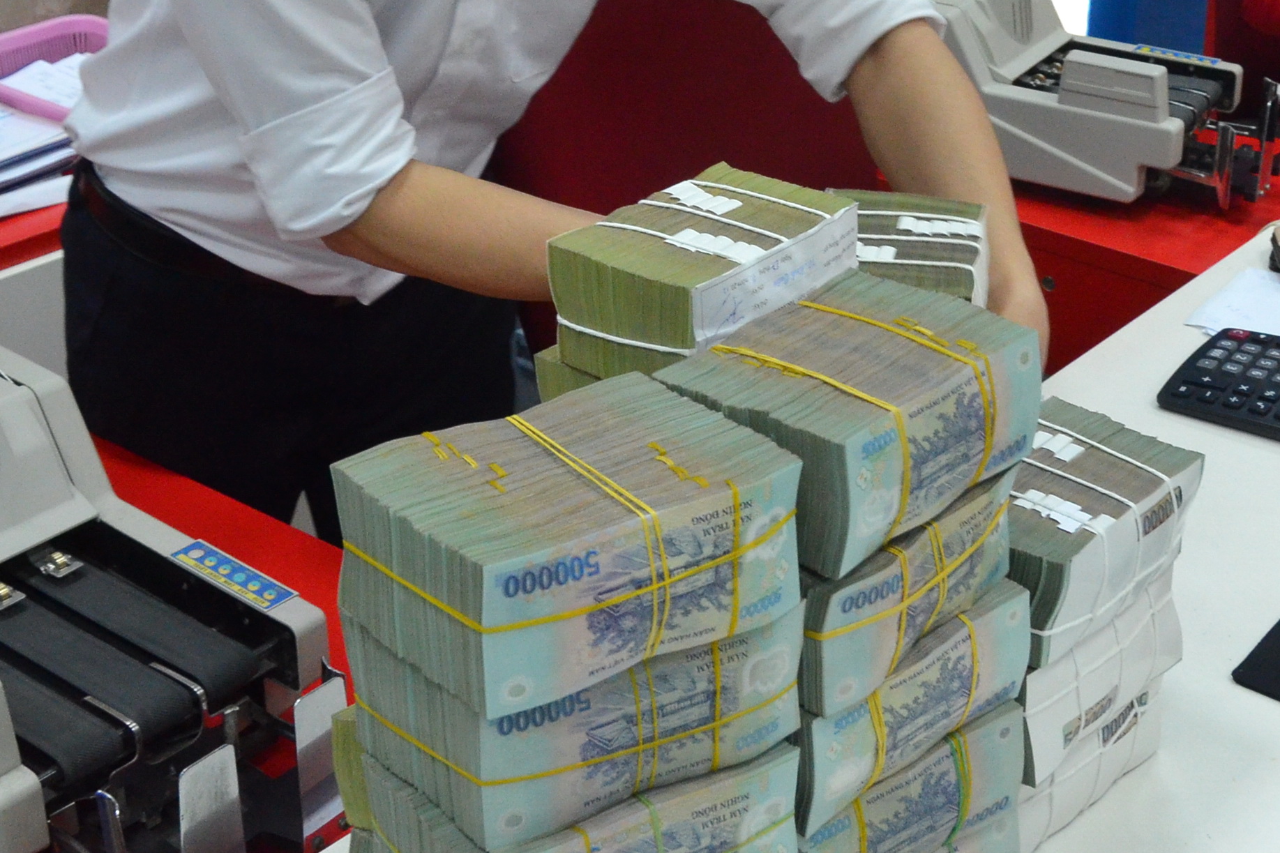 Ngân hàng "đua" hút vốn qua trái phiếu