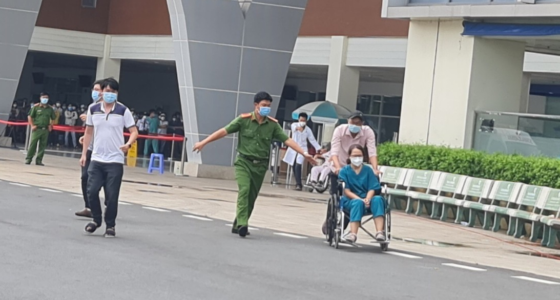 CLIP: Bệnh viện cháy lớn và phương án giải cứu người gặp nạn