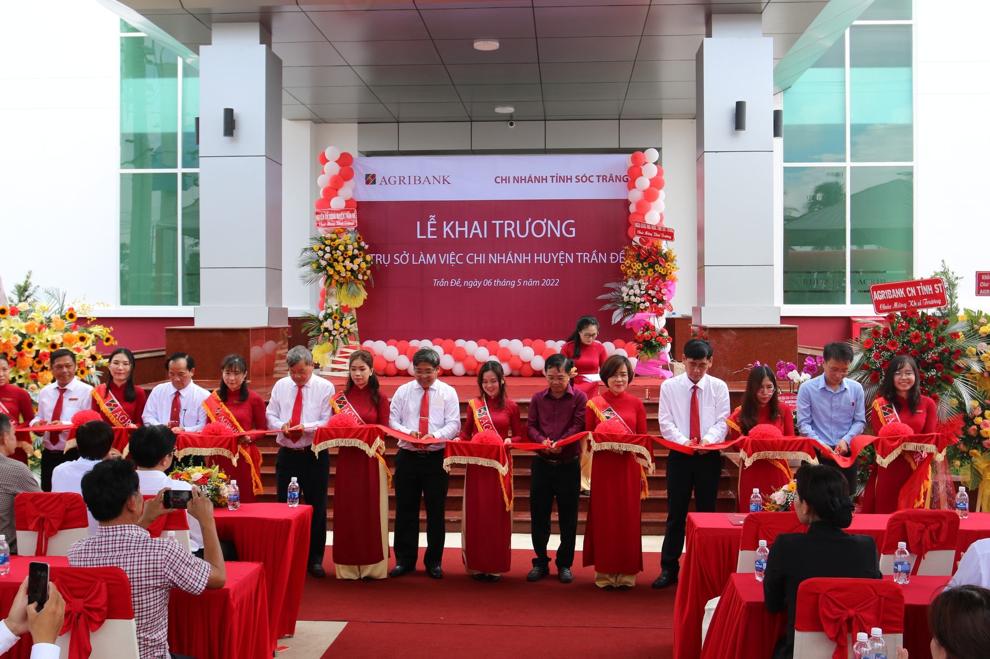 Kh&aacute;nh th&agrave;nh trụ sở l&agrave;m việc của Agribank huyện Trần Đề, tỉnh S&oacute;c Trăng - Ảnh 2.