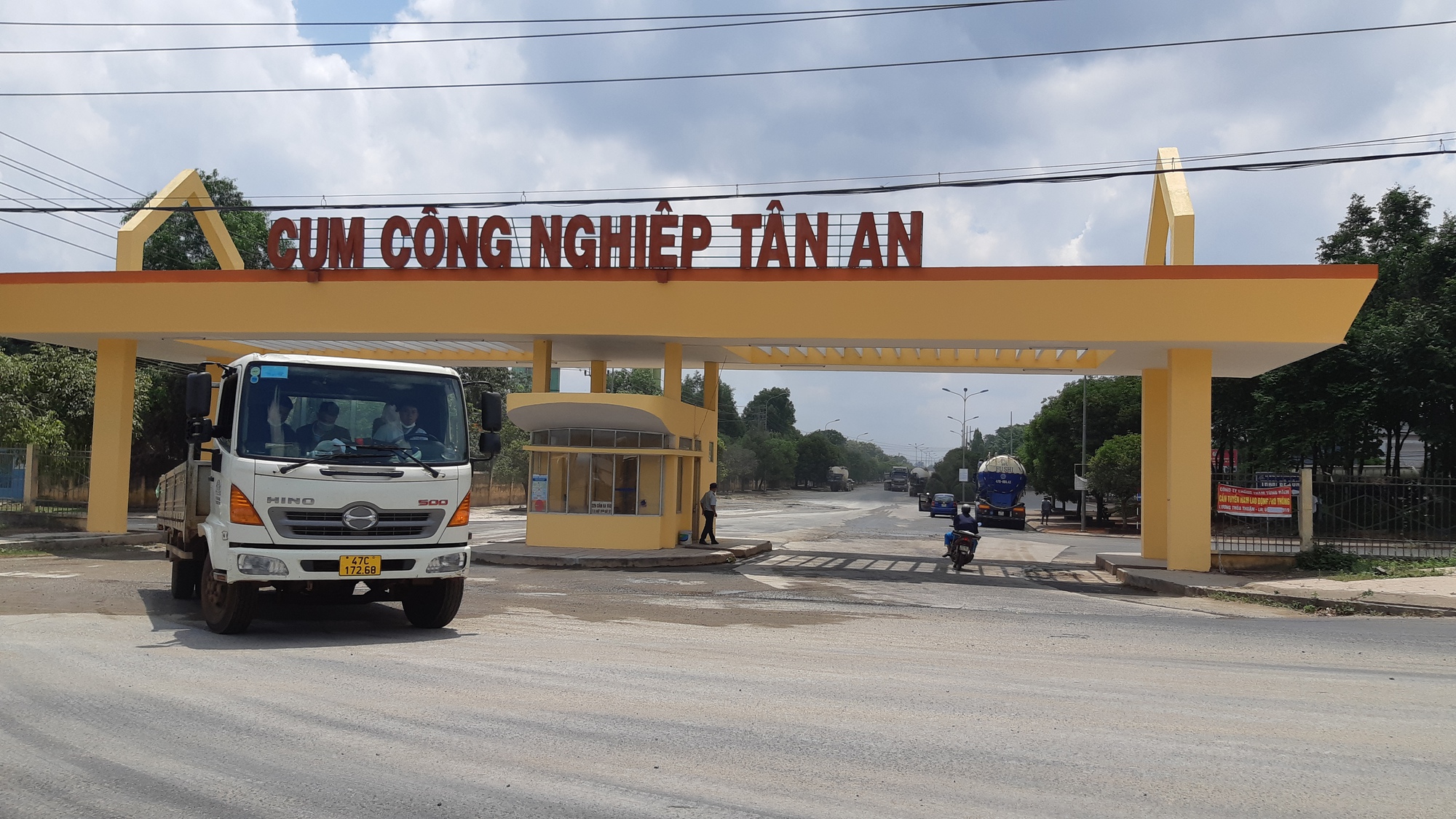 Cảnh tượng hy hữu tại Cụm c&ocirc;ng nghiệp T&acirc;n An , Đắk Lắk với h&agrave;ng trăm container n&ocirc;ng sản - Ảnh 4.