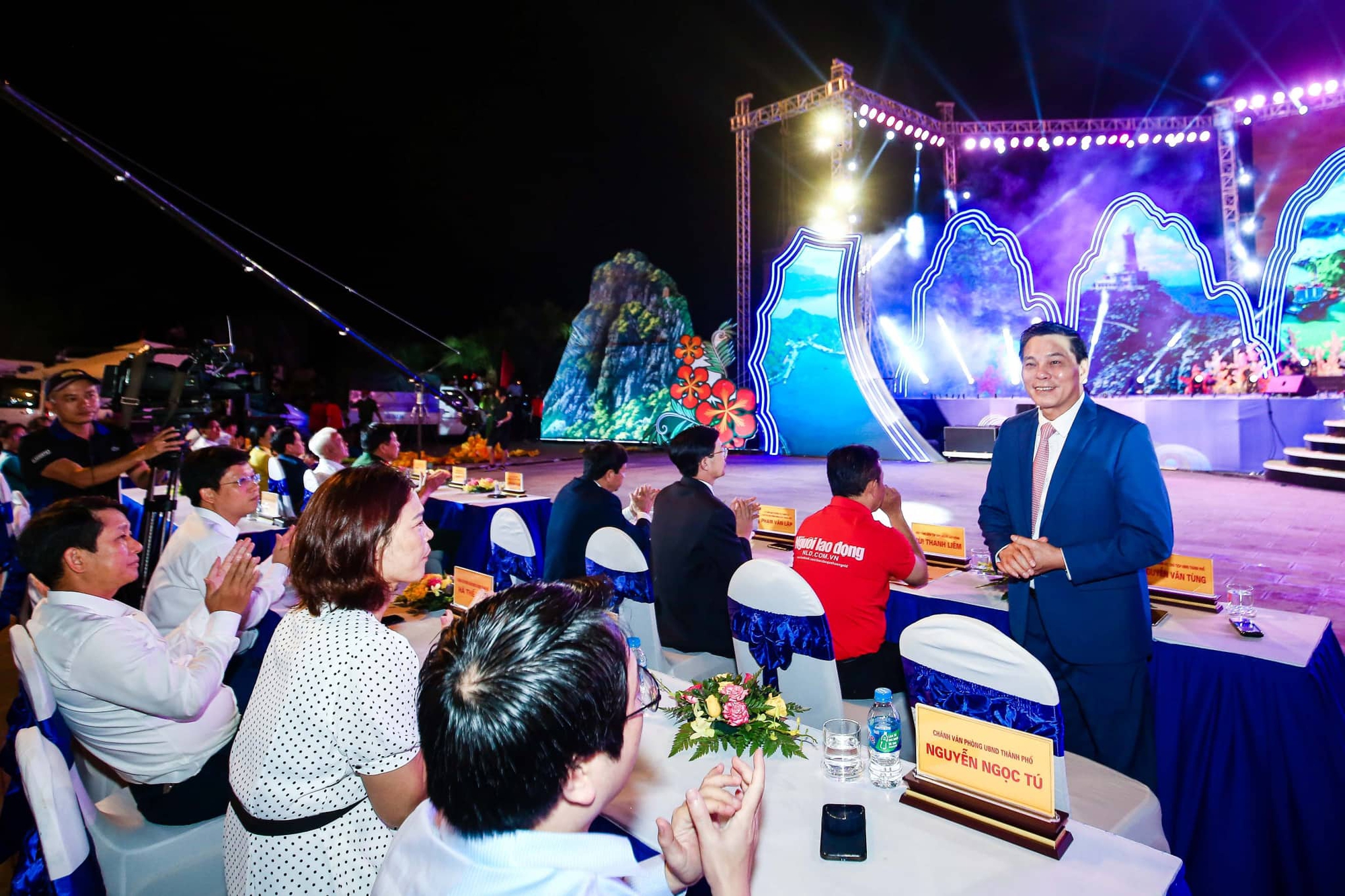 Trao tặng ngư dân Hải Phòng 20.000 lá cờ Tổ quốc - Ảnh 7.