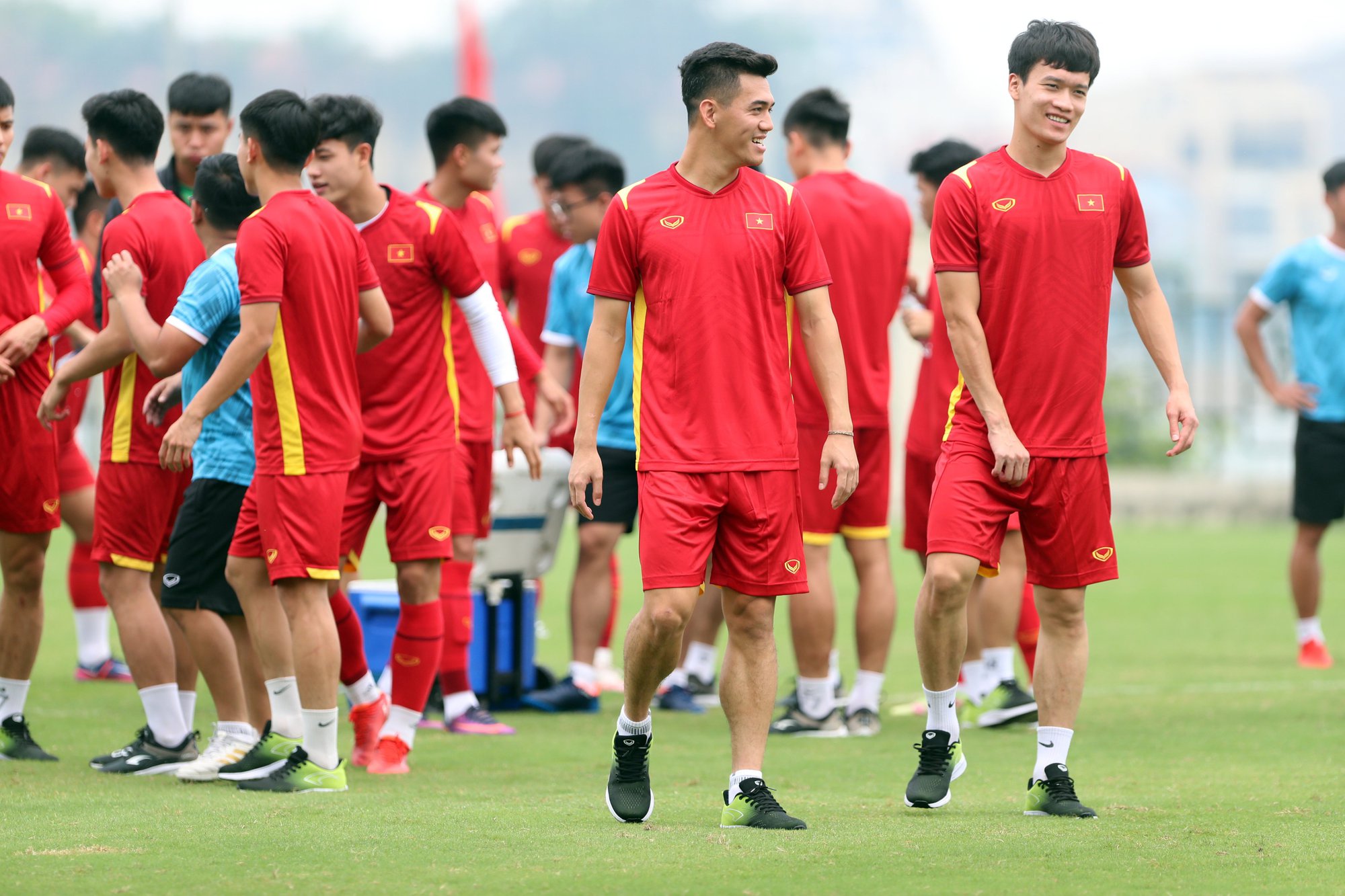 HLV Park Hang-seo cho Tiến Linh, Ho&agrave;ng Đức, H&ugrave;ng Dũng về kh&aacute;ch sạn nghỉ sớm - Ảnh 3.